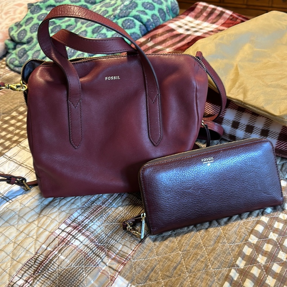 Burgundy fossil purse and wallet